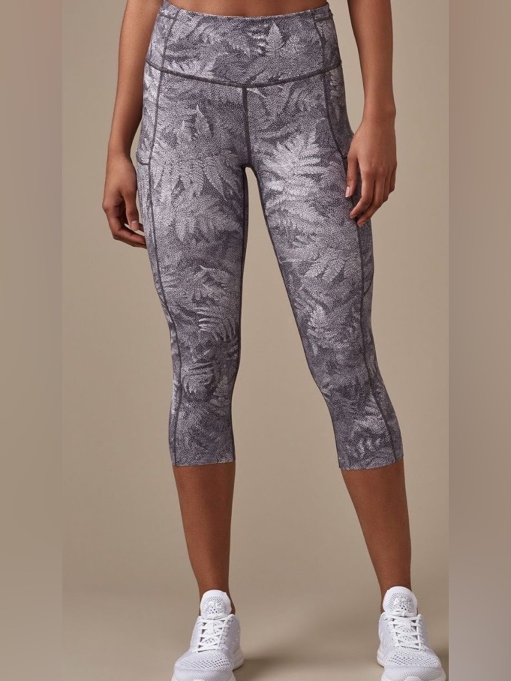 EUC Lululemon Fast & Free Crop Athletic Workout Leggings Gray White - Size 6
